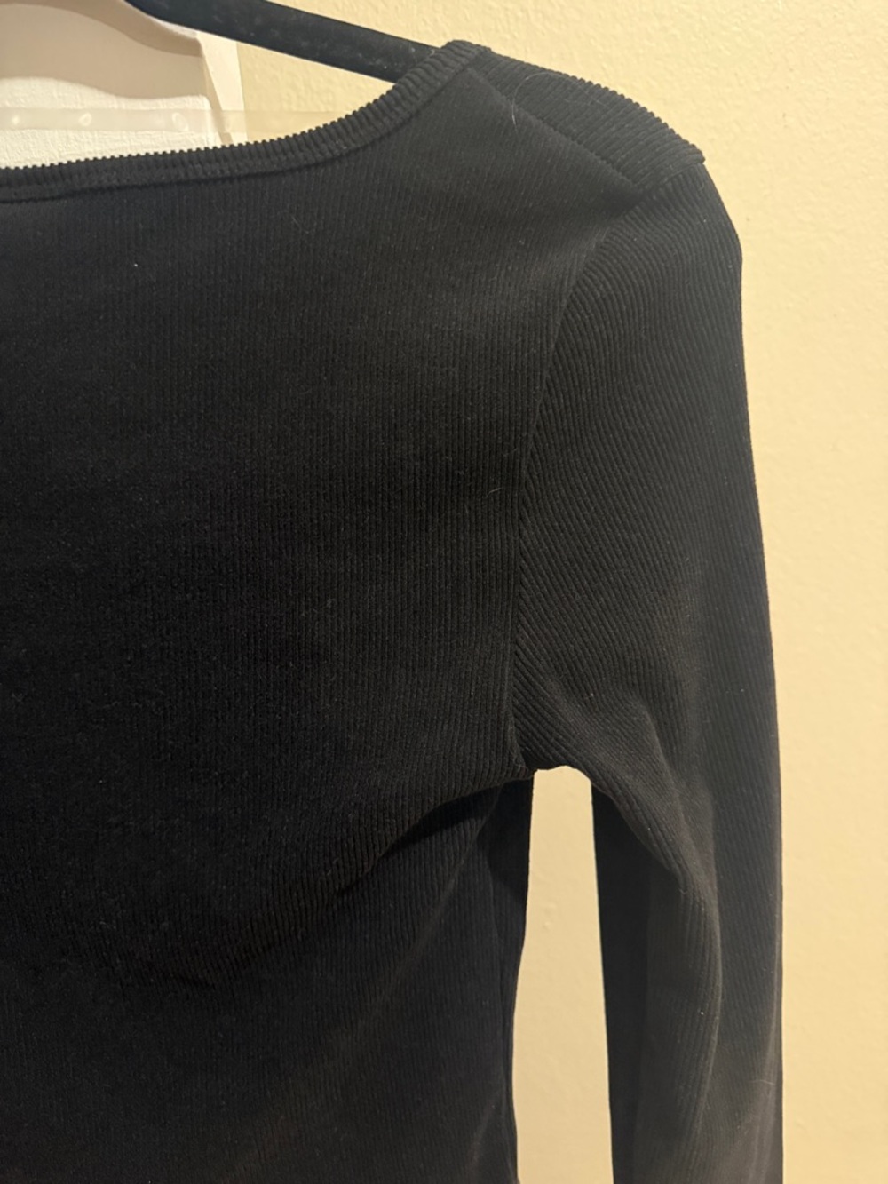 No Boundaries Black Long-Sleeve Scoop Neck Top with Front Bow - Picture 6 of 6